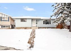 263 Penbrooke Way SE Calgary, AB T2A 3S7