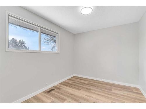 263 Penbrooke Way Se, Calgary, AB - Indoor Photo Showing Other Room