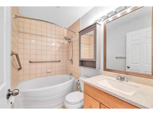 263 Penbrooke Way Se, Calgary, AB - Indoor Photo Showing Bathroom