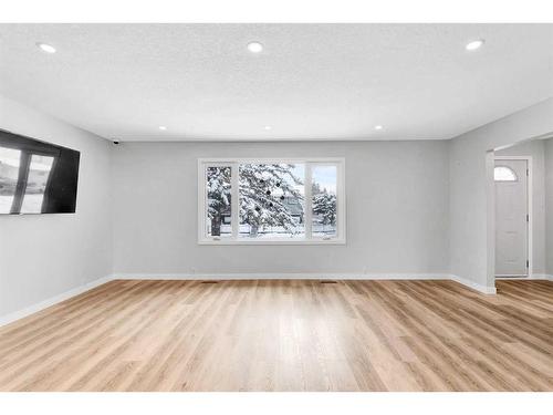 263 Penbrooke Way Se, Calgary, AB - Indoor Photo Showing Other Room