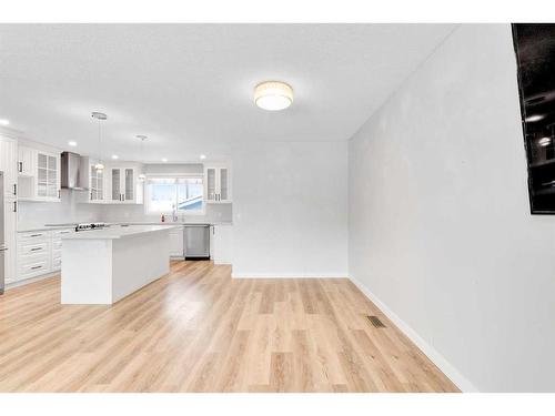 263 Penbrooke Way Se, Calgary, AB - Indoor Photo Showing Kitchen