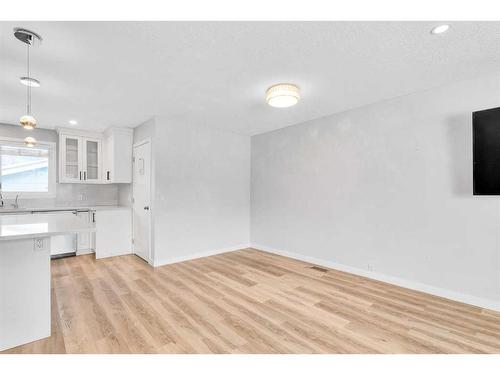 263 Penbrooke Way Se, Calgary, AB - Indoor Photo Showing Kitchen