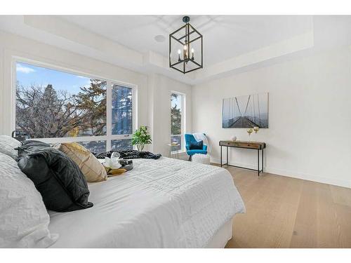 1410 43 Street Sw, Calgary, AB - Indoor Photo Showing Bedroom