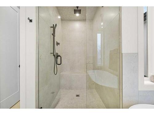 1410 43 Street Sw, Calgary, AB - Indoor Photo Showing Bathroom