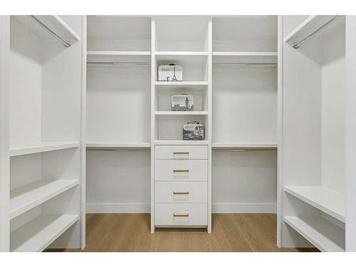 1410 43 Street Sw, Calgary, AB - Indoor With Storage