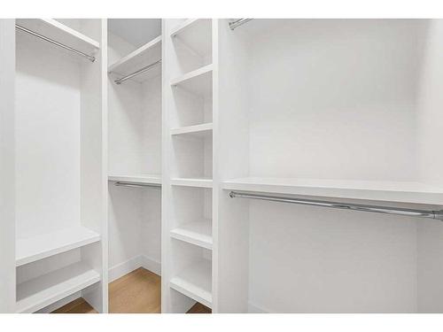 1410 43 Street Sw, Calgary, AB - Indoor With Storage