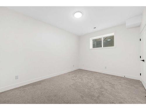 1410 43 Street Sw, Calgary, AB - Indoor Photo Showing Other Room