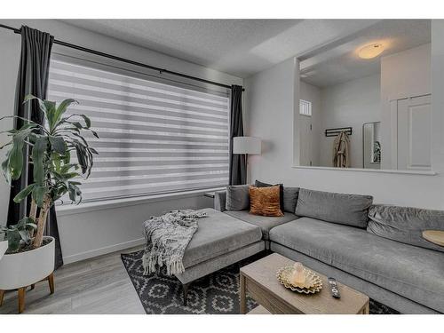 8141 Masters Boulevard Se, Calgary, AB - Indoor Photo Showing Living Room