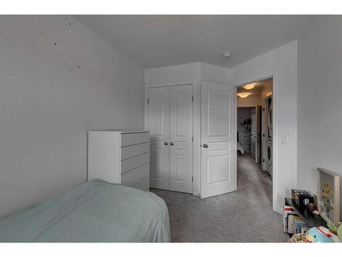 8141 Masters Boulevard Se, Calgary, AB - Indoor Photo Showing Bedroom