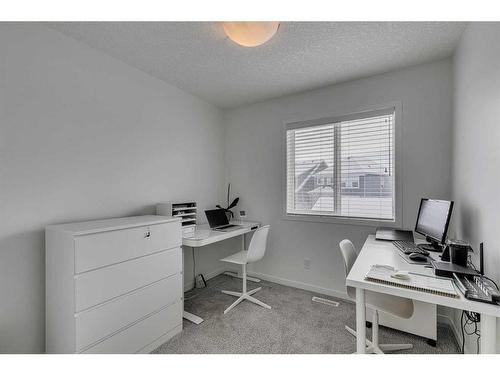 8141 Masters Boulevard Se, Calgary, AB - Indoor Photo Showing Office