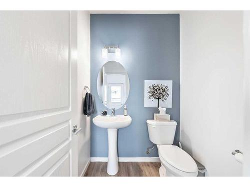 587 Mahogany Boulevard Se, Calgary, AB - Indoor Photo Showing Bathroom