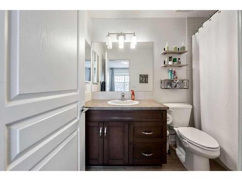 587 Mahogany Boulevard Se, Calgary, AB - Indoor Photo Showing Bathroom