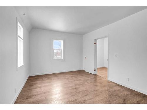 1710 6 Avenue Nw, Calgary, AB - Indoor Photo Showing Other Room