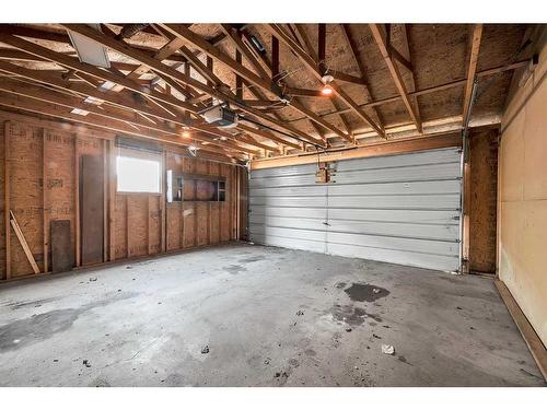 1710 6 Avenue Nw, Calgary, AB - Indoor Photo Showing Garage