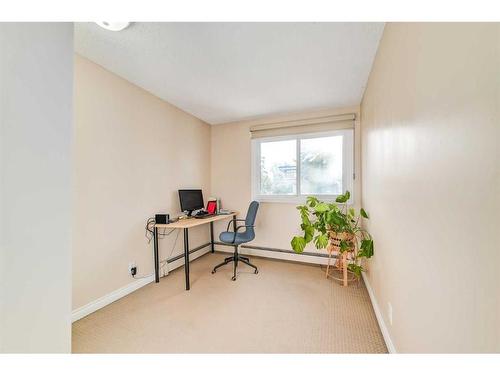 301-222 5 Avenue Ne, Calgary, AB - Indoor Photo Showing Office