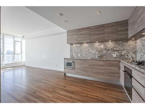 2806-310 12 Avenue Sw, Calgary, AB - Indoor Photo Showing Kitchen With Upgraded Kitchen