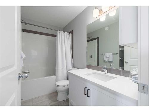 786 Walden Drive Se, Calgary, AB - Indoor Photo Showing Bathroom