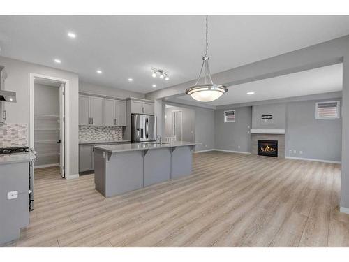 114 Osborne Common Sw, Airdrie, AB - Indoor Photo Showing Kitchen