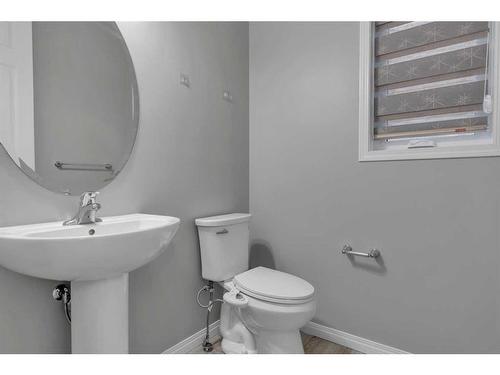 114 Osborne Common Sw, Airdrie, AB - Indoor Photo Showing Bathroom