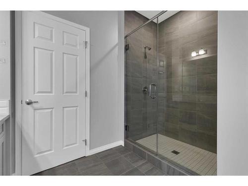 114 Osborne Common Sw, Airdrie, AB - Indoor Photo Showing Bathroom