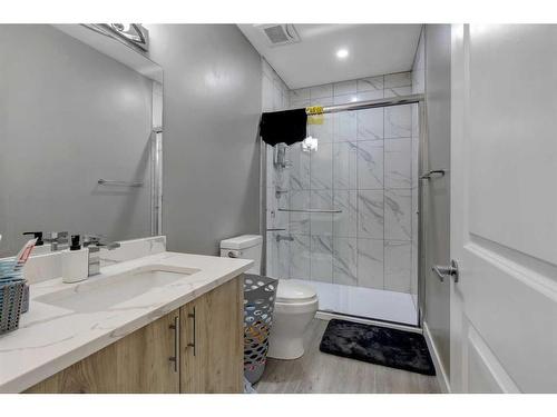 114 Osborne Common Sw, Airdrie, AB - Indoor Photo Showing Bathroom