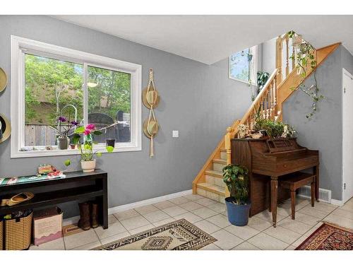 2213 27 Street Se, Calgary, AB - Indoor Photo Showing Other Room