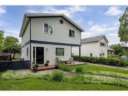 2213 27 Street SE Calgary, AB T2B 0P9