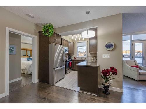 302-16 Varsity Estates Circle Nw, Calgary, AB - Indoor Photo Showing Kitchen