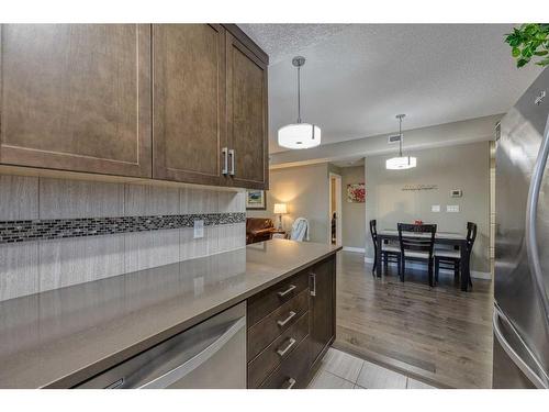 302-16 Varsity Estates Circle Nw, Calgary, AB - Indoor Photo Showing Kitchen