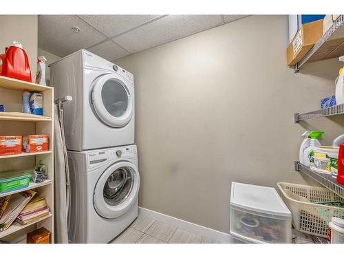 302-16 Varsity Estates Circle Nw, Calgary, AB - Indoor Photo Showing Laundry Room