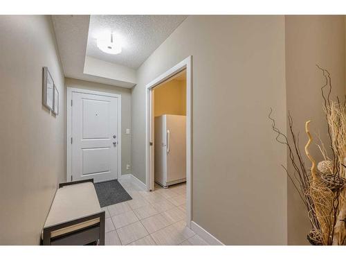 302-16 Varsity Estates Circle Nw, Calgary, AB - Indoor Photo Showing Other Room