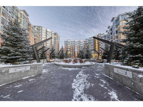 302-16 Varsity Estates Circle Nw, Calgary, AB - Outdoor