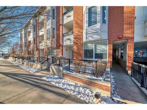 105-880 Centre Avenue Ne, Calgary, AB - Outdoor