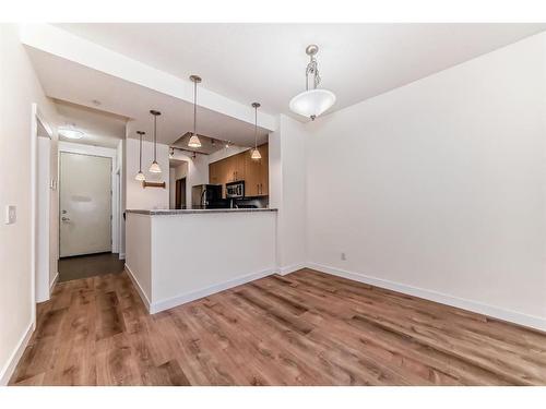 105-880 Centre Avenue Ne, Calgary, AB - Indoor Photo Showing Kitchen