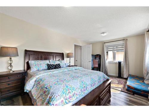 213 Saddlecrest Place Ne, Calgary, AB - Indoor Photo Showing Bedroom