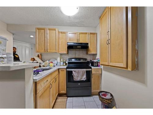 213 Saddlecrest Place Ne, Calgary, AB - Indoor Photo Showing Kitchen