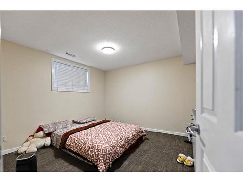 213 Saddlecrest Place Ne, Calgary, AB - Indoor Photo Showing Bedroom