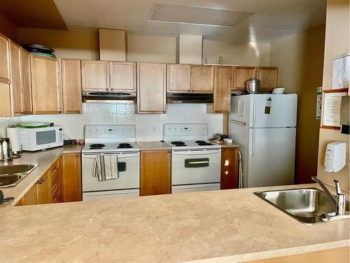 1108-928 Arbour Lake Road Nw, Calgary, AB - Indoor Photo Showing Kitchen