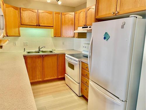 1108-928 Arbour Lake Road Nw, Calgary, AB - Indoor Photo Showing Kitchen With Double Sink