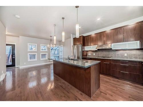 1819 18 Street Sw, Calgary, AB - Indoor Photo Showing Kitchen With Upgraded Kitchen