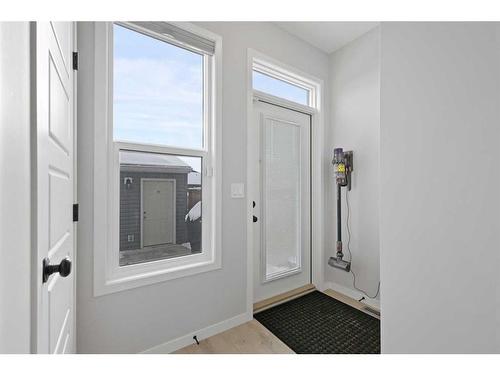 247 Union Avenue Se, Calgary, AB - Indoor Photo Showing Other Room