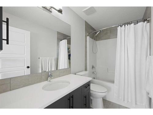 247 Union Avenue Se, Calgary, AB - Indoor Photo Showing Bathroom