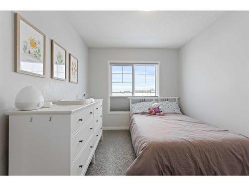 247 Union Avenue Se, Calgary, AB - Indoor Photo Showing Bedroom