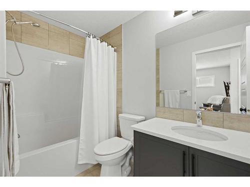 247 Union Avenue Se, Calgary, AB - Indoor Photo Showing Bathroom