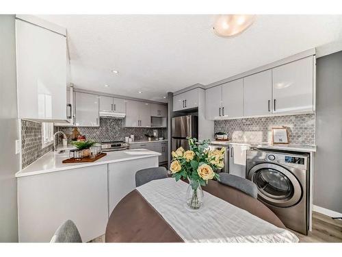 156 Van Horne Crescent Ne, Calgary, AB - Indoor Photo Showing Kitchen