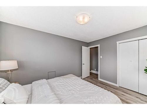 156 Van Horne Crescent Ne, Calgary, AB - Indoor Photo Showing Bedroom