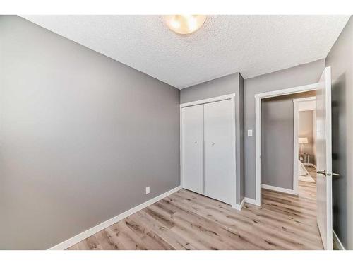 156 Van Horne Crescent Ne, Calgary, AB - Indoor Photo Showing Other Room