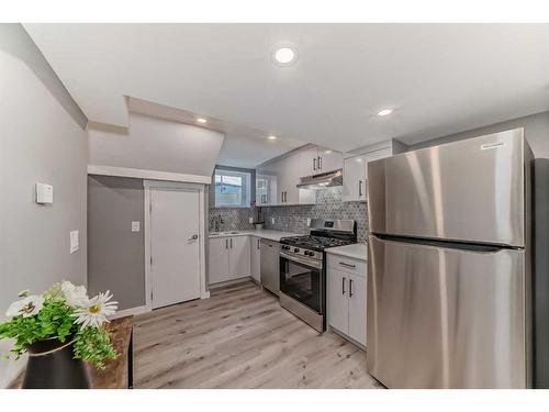 156 Van Horne Crescent Ne, Calgary, AB - Indoor Photo Showing Kitchen