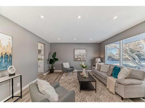 156 Van Horne Crescent Ne, Calgary, AB - Indoor Photo Showing Living Room