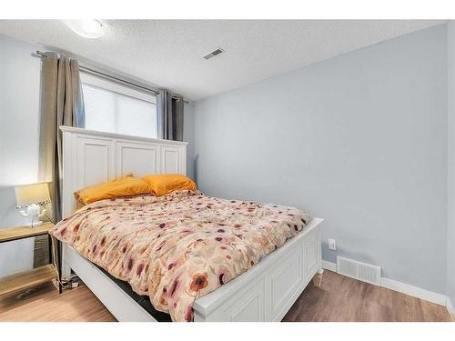 120 Oaktree Close Sw, Calgary, AB - Indoor Photo Showing Bedroom